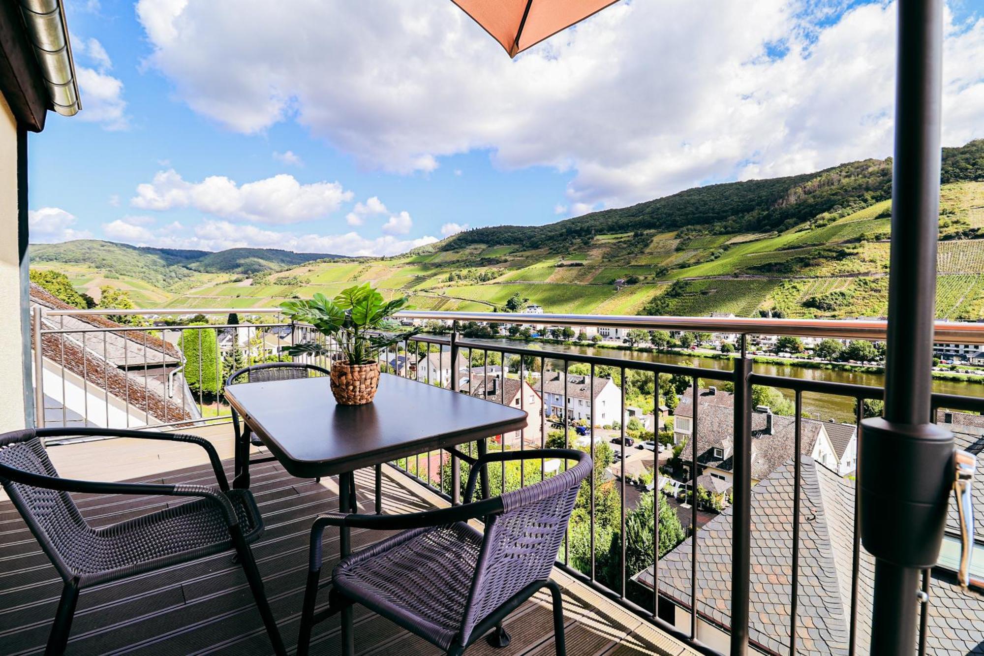 Sky Apartment, Blick Zur Mosel, Grosser Balkon, Kaffeemaschine, Smart Tv Zell an der Mosel Luaran gambar